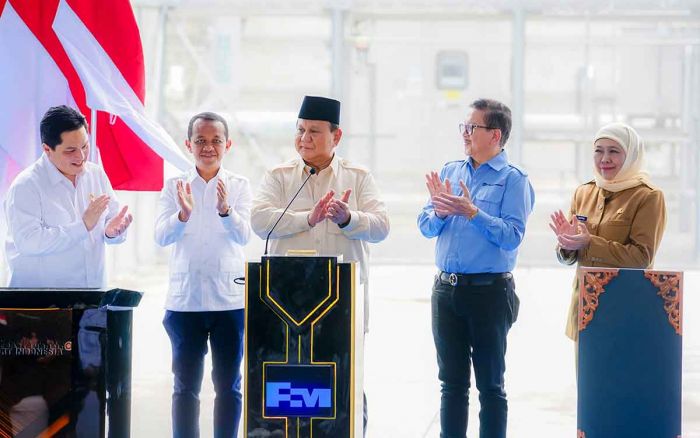 Dampingi Presiden Prabowo Resmikan Pabrik di Gresik, Gubernur Khofifah Tekankan soal Kondusivitas