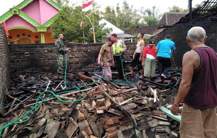 Lupa Matikan Tungku, Rumah Kakek 90 Tahun di Ngawi Terbakar