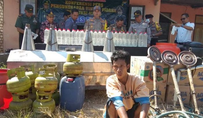 Bertani Kurang Menguntungkan, Warga Tuban ini Banting Setir Produksi Arak