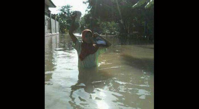 Benjeng Diterjang Banjir Luapan Kali Lamong