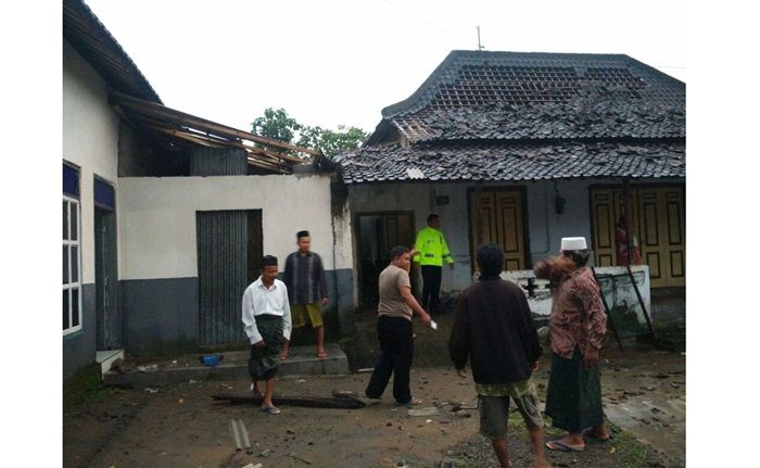 Puting Beliung Terjang 8 Rumah di Selopuro Blitar