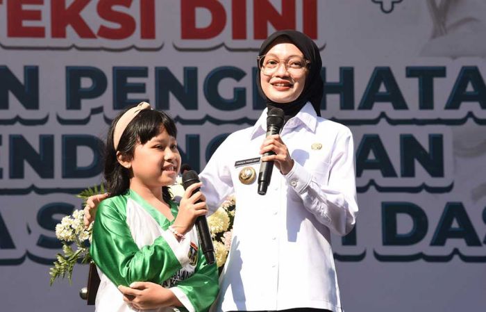 Wali Kota Kediri Tinjau Deteksi Dini Gangguan Penglihatan dan Pendengaran Pada Siswa SD Wali Kota Kediri Tinjau Deteksi Dini Gangguan Penglihatan dan Pendengaran Pada Siswa SD