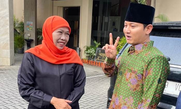 ​Kejutan Khofifah saat Kampanye di Trenggalek, Mas Ipin Berseragam Muslimat, Blusukan di Pasar 