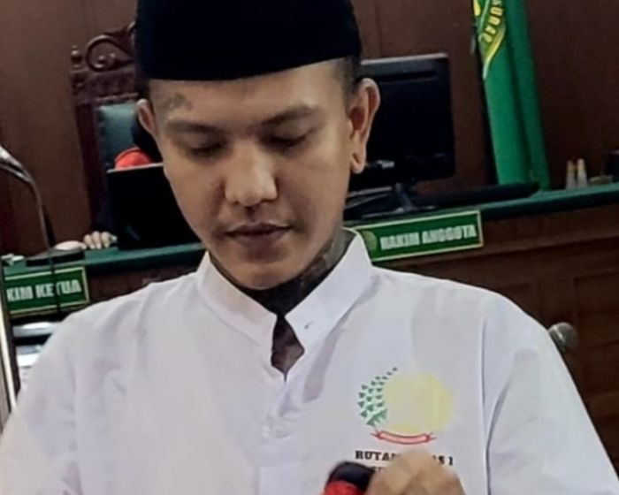 Supir yang Gelapkan Uang PT Sandi Perkasa Jasa Dengarkan Tuntutan JPU di PN Surabaya Supir yang Gelapkan Uang PT Sandi Perkasa Jasa Dengarkan Tuntutan JPU di PN Surabaya