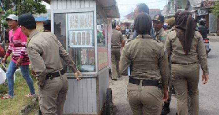 Satpol PP Sidoarjo Obrak PKL Pasar Larangan