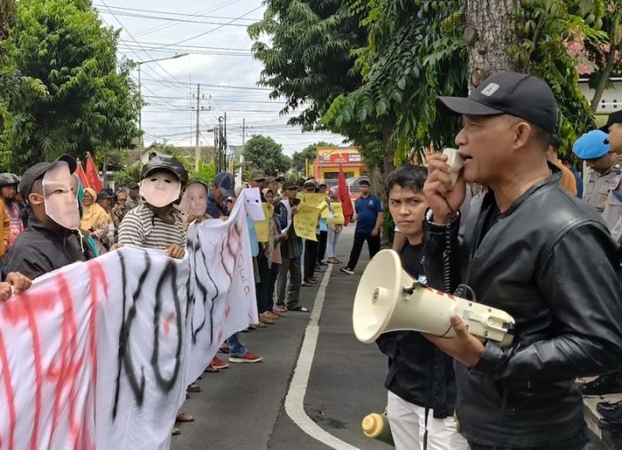 Aktivis Antikorupsi Blitar Geruduk 2 Kejari, Desak Usut Aktor Kunci Kasus Rasuah