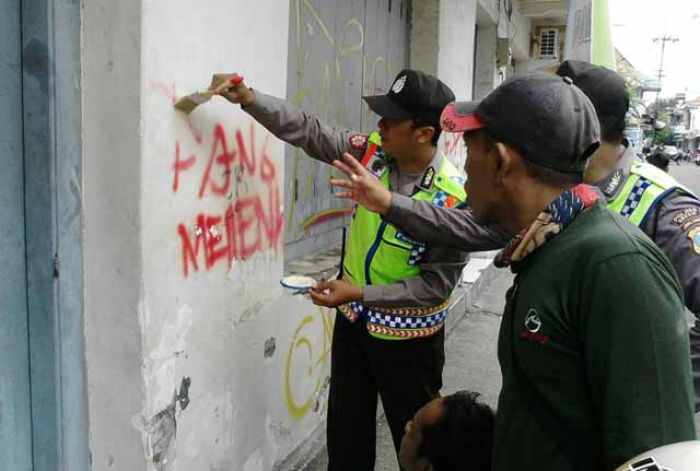 Warga Gresik Juga Diresahkan Tulisan G 30 S-PKI di Dinding Rumah-rumah Warga