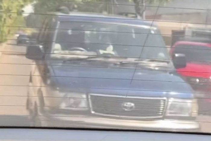 Polisi Kantongi Identitas Pengendara Mobil yang Acungkan Celurit di Surabaya