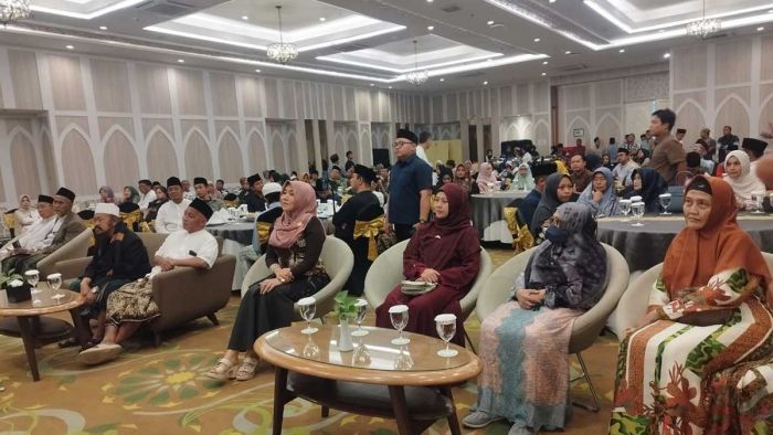 Baguss Gelar Santunan Anak Yatim Syukuran Setahun Khofifah-Emil