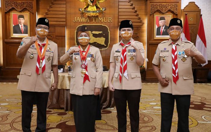 Wali Kota Pasuruan Terima Lencana Emas dari Gubernur Jawa Timur