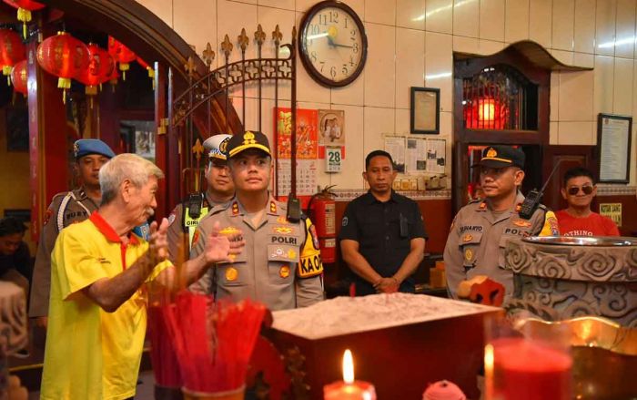 Kapolres Gresik Tinjau Perayaan Imlek di Klenteng Kim Hin Kiong TITD