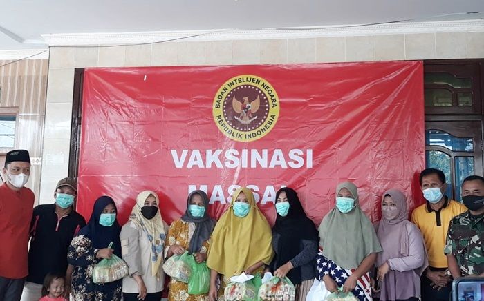 Dukung Pemerintah, Binda Jatim bersama Forkopimda Pamekasan Gelar Vaksinasi Massal di Desa Sotabar