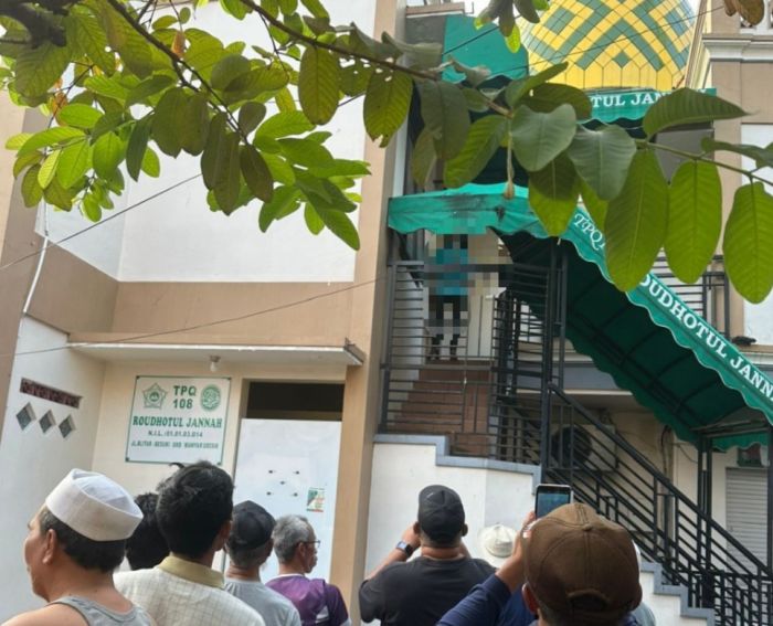 Driver Ojol asal Surabaya Tewas Diduga Gantung Diri di Masjid Kawasan Manyar Gresik Driver Ojol asal Surabaya Tewas Diduga Gantung Diri di Masjid Kawasan Manyar Gresik
