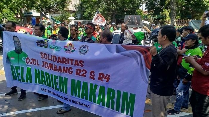 Bela Nadiem Makarim, Ratusan Ojol di Jombang Gelar Demo