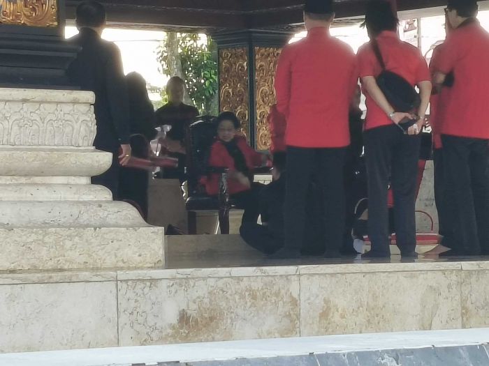 Ziarah ke Makam Bung Karno, Megawati Tuai Dukungan dari Kader untuk Kembali Pimpin PDIP
