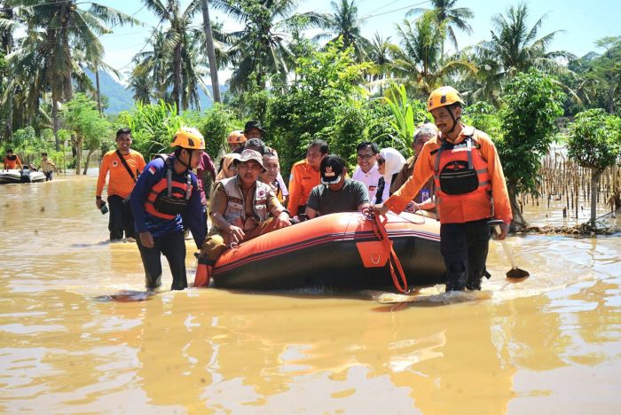 Respons Dampak Banjir Jember, BPBD Jatim dan OPD Tinjau Wilayah Terdampak dan Salurkan Bantuan