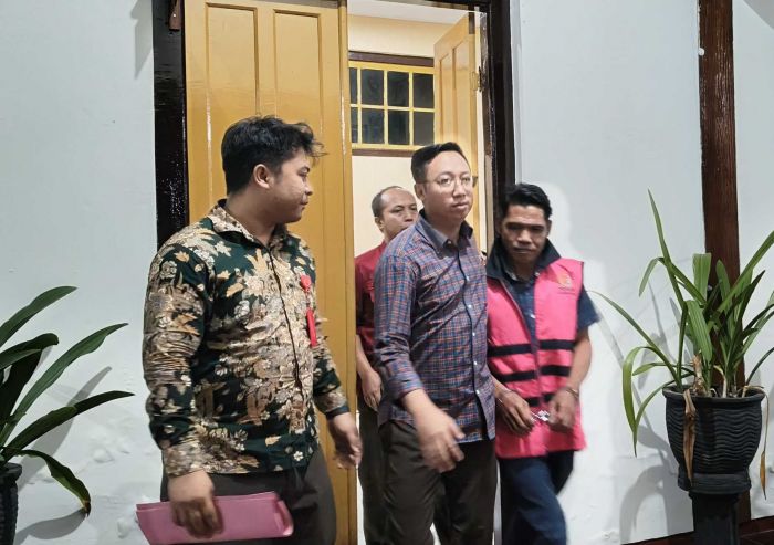 Kakak Kandung Mantan Bupati Blitar Rini Jadi Tersangka Korupsi Proyek DAM Kakak Kandung Mantan Bupati Blitar Rini Jadi Tersangka Korupsi Proyek DAM