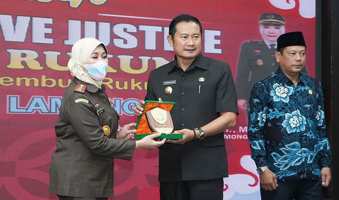 Kepala Kejaksaan Tinggi Jawa Timur Resmikan Dua Rumah Restorative Justice di Lamongan