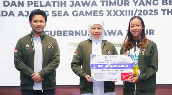 Gubernur Khofifah Salurkan Bonus Rp8 Miliar untuk 161 Atlet Jatim Berprestasi di SEA Games 2025