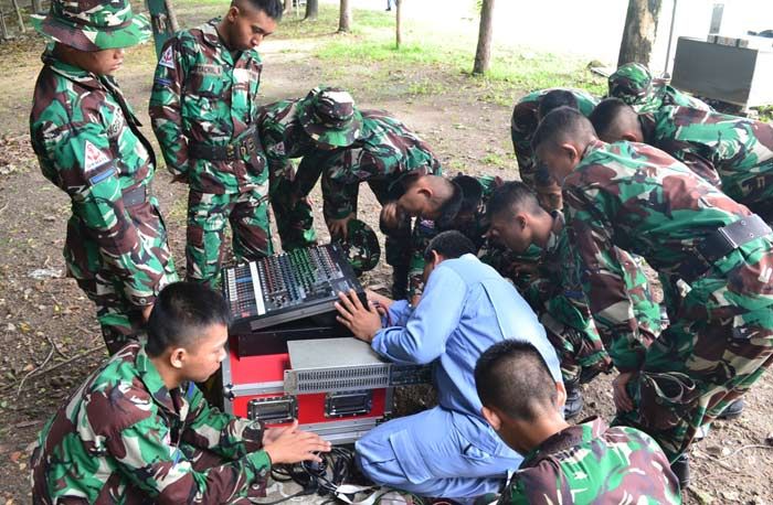 Siswa Dikmata TNI AL Dalami Ilmu Satuan Komlek Koarmatim