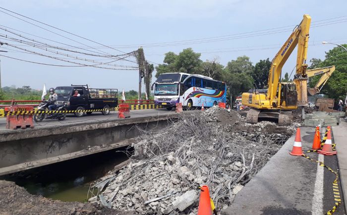 Sidak Jembatan Ambles, Bupati Yuhronur Berharap Perbaikan Tuntas Sebelum Lebaran