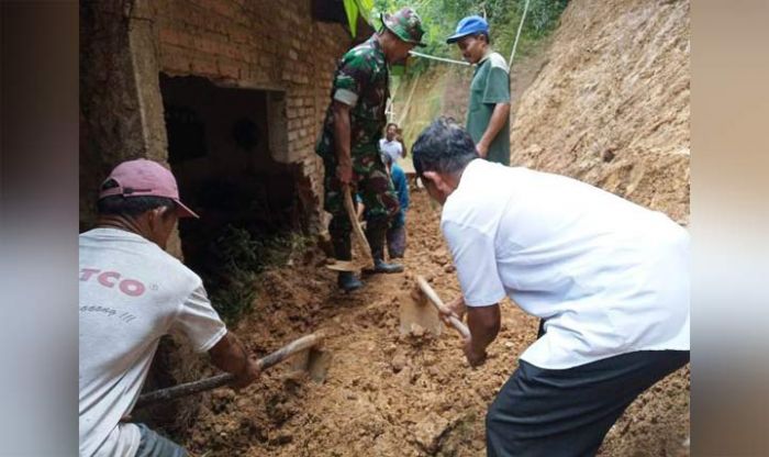 Bencana Longsor Labrak Dinding Rumah Warga di Tulakan Pacitan