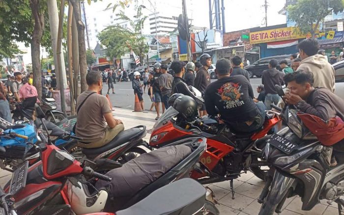 Dua Suku Indonesia Timur Bentrok di Embong Malang, Polrestabes Surabaya Kesulitan Mediasi Dua Suku Indonesia Timur Bentrok di Embong Malang, Polrestabes Surabaya Kesulitan Mediasi