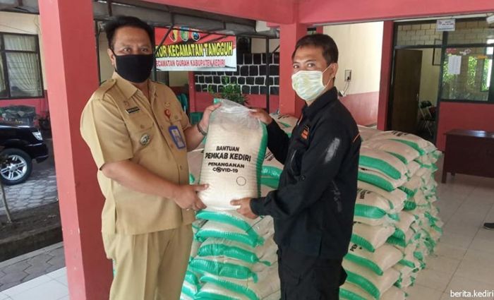 ​Bantuan Beras Bagi Warga Terdampak Covid-19 di Kabupaten Kediri Terus Mengalir
