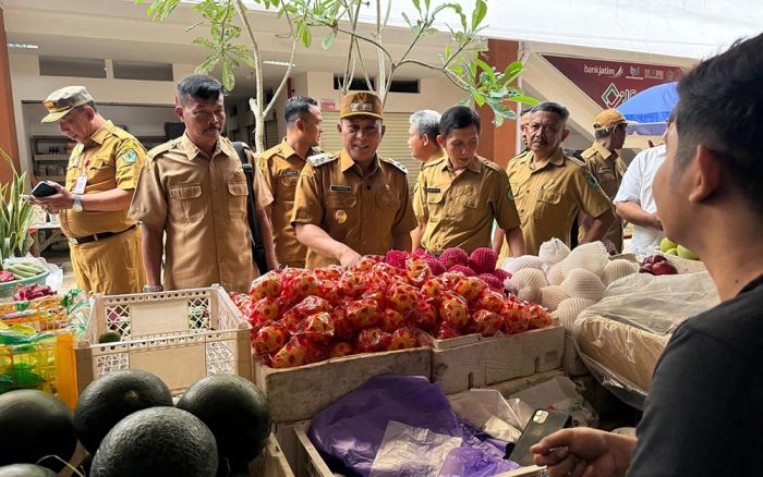 Sidak Pasar Kolpajung, Wabup Pamekasan Pastikan Harga Sembako Relatif Stabil Jelang Lebaran