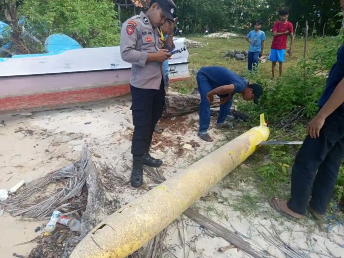 Warga Kangean Sumenep Digegerakan Temuan Benda Mirip Rudal di Pesisir Pantai