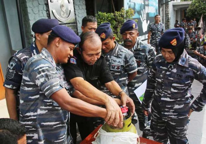 Prajurit Satban Koarmatim Terima Penyuluhan Cara Mengantisipasi Kebakaran Disebabkan Kebocoran LPG