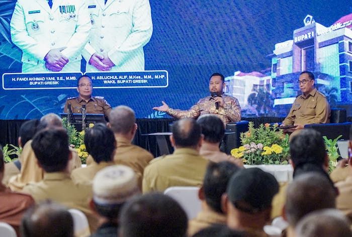 Sampaikan Implementasi Retret, Bupati dan Wabup Kumpulkan Kades se-Gresik untuk Bersinergi