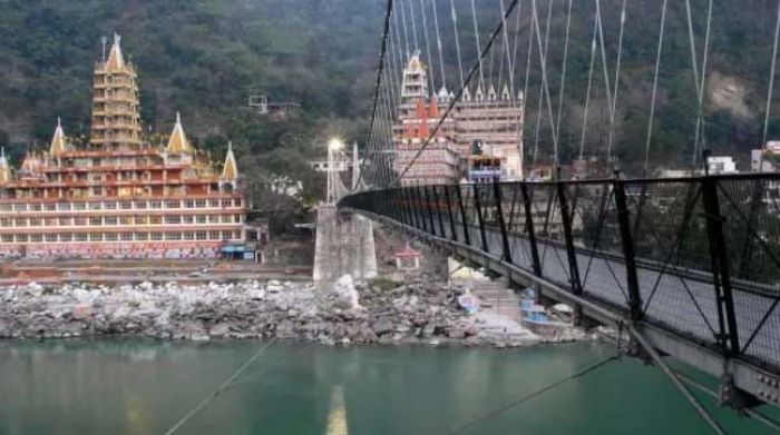 ​Turis Prancis Foto Telanjang di Jembatan Suci Umat Hindu
