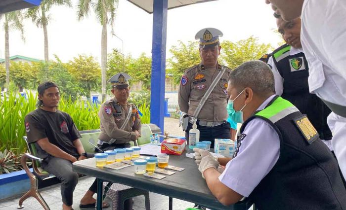 Polres Kediri Gelar Tes Urine dan Sosialisasi Operasi Keselamatan Semeru di Terminal Pare