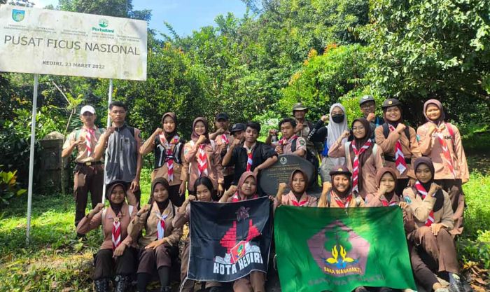 Anggota Saka Wanabakti Kediri dikenalkan Jenis Pohon dan Satwa di Alas Simpenan