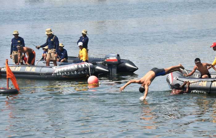 Satkopaska dan Dislambair Koarmatim Juara Lomba Renang HUT ke-72 TNI