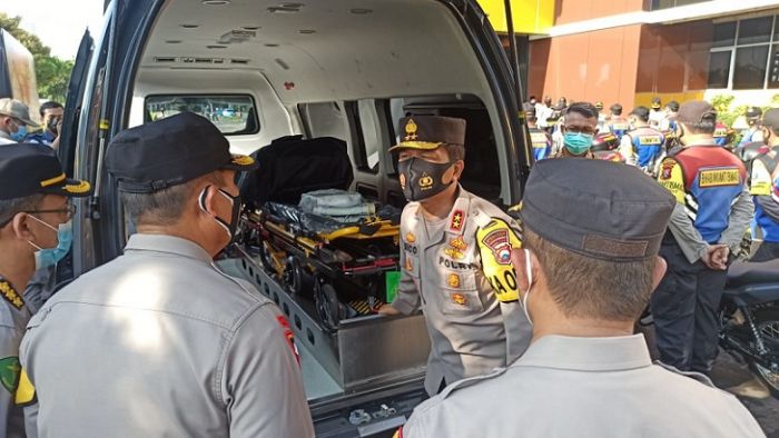 Tunjang Kinerja Bhabinkamtibmas, Kapolda Jatim Bagikan 250 Motor Dinas dan 2 Ambulans