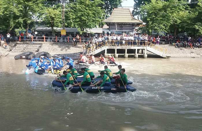 Keseruan Lomba Perahu Karet Meriahkan HUT Armada Tahun 2017