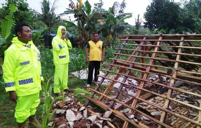 Baru Berdiri, Rumah Warga Kenduruan Ambruk Diterjang Puting Beliung