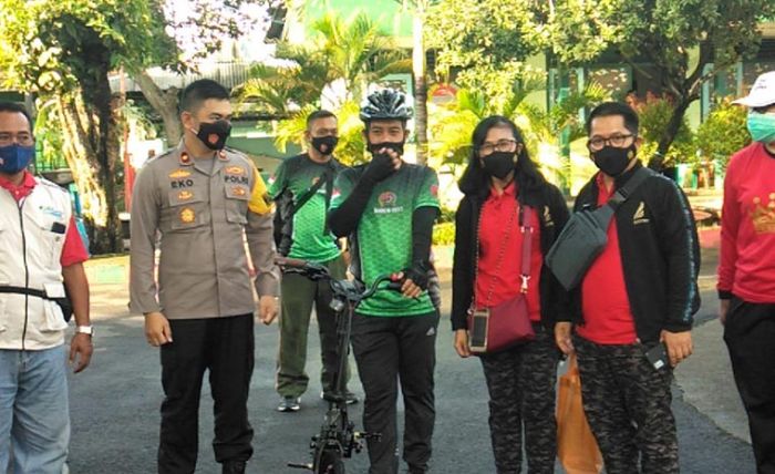 Yayasan Budi Mulia Bersama TNI-Polri Gowes Bareng Sambil Bagikan Masker dan Probiotik
