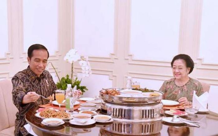 Saat Masyarakat Tuntut Kasus Penistaan Agama Diselesaikan, Jokowi Makan Siang Bareng Mega di Istana