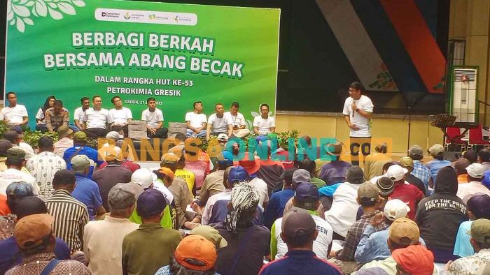 HUT ke-53, Petrokimia Gresik Berbagi Berkah untuk 530 Tukang Becak