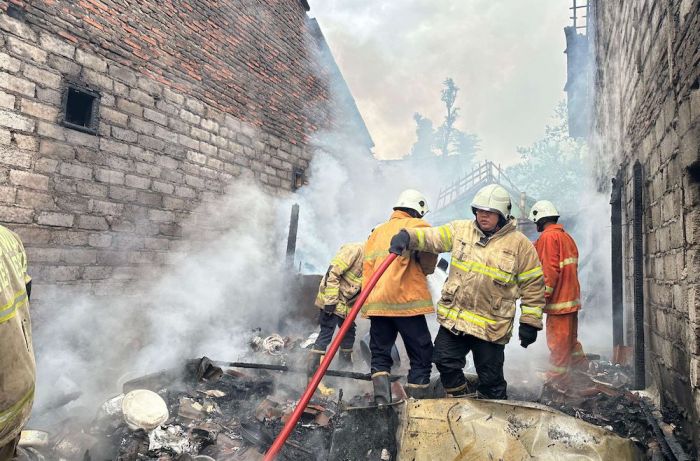 Ditinggal Belanja Makanan, Rumah Warga Pejaten Situbondo Hangus Terbakar