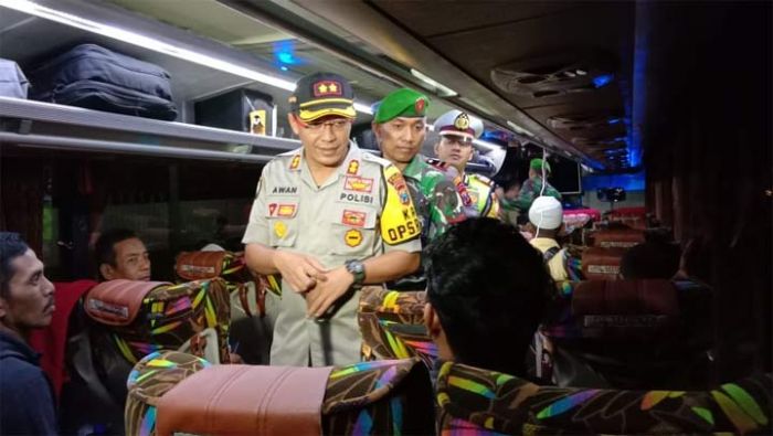 Antisipasi Pergerakan Massa ke Jakarta, Petugas Gabungan Gelar Razia di Jalan Pantura Situbondo