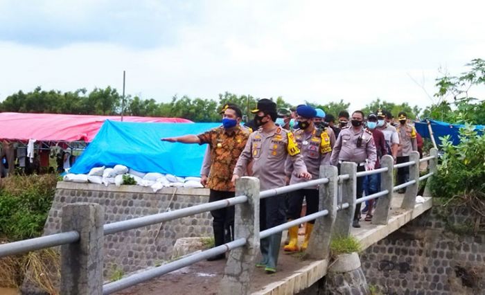 ​Kapolda Jatim Tinjau Posko Kesehatan Korban Banjir Jombang