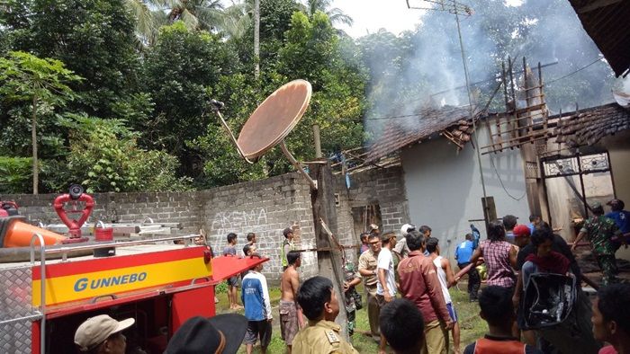 Ditinggal Pergi Dinas, Rumah Camat Nglegok Blitar Terbakar