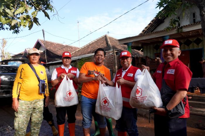 PMI Kabupaten Pasuruan Buka Layanan Dapur Umum untuk Masyarakat Terdampak Banjir