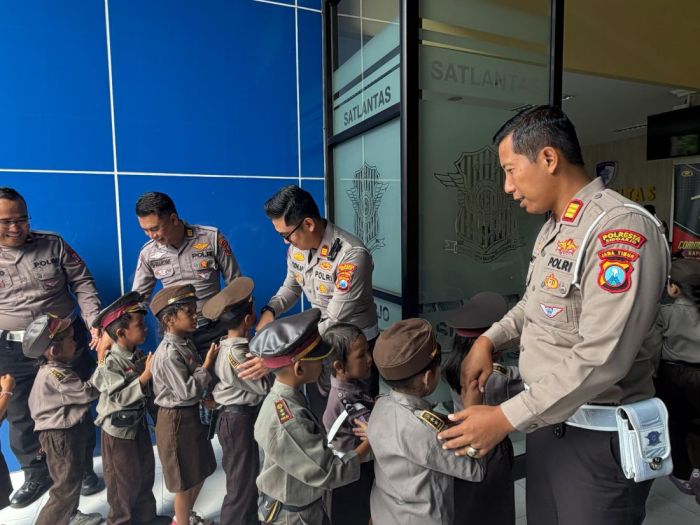 Polisi Sahabat Anak, Satlantas Polresta Sidoarjo Kenalkan Tertib Lalu Lintas Sejak Dini