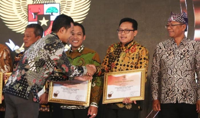 Kota Malang Raih PPID Award 2019 Kategori Badan Publik Menuju Informatif