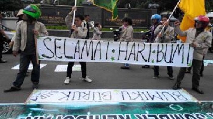Demo Peringati Hari Bumi, Mahasiswa Unimas Tuding Pemda Mojokerto Biang Kerusakan Lingkungan